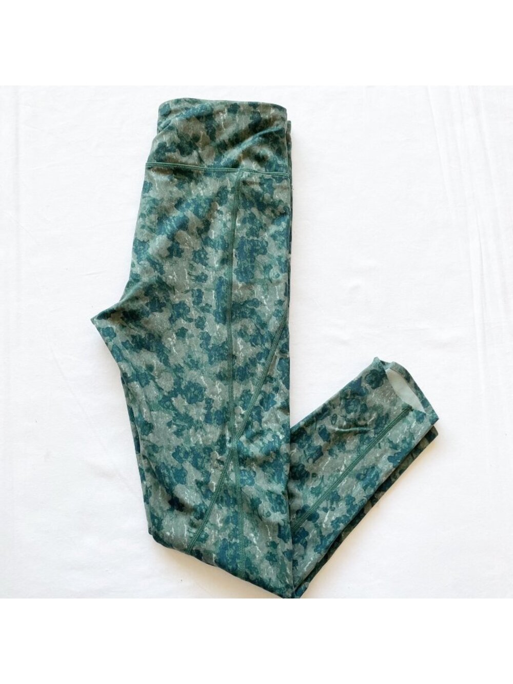 Zella Green Camo Mid-Rise Leggings Size M Stretchy Fabric Athletic Wear Womens
